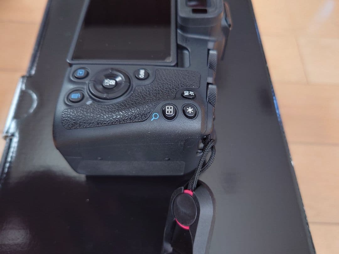 Canon　eosr8ボディゴンになります。
