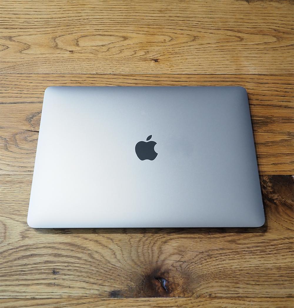Apple MacBook Air 2020 13“ M1 512G シルバー