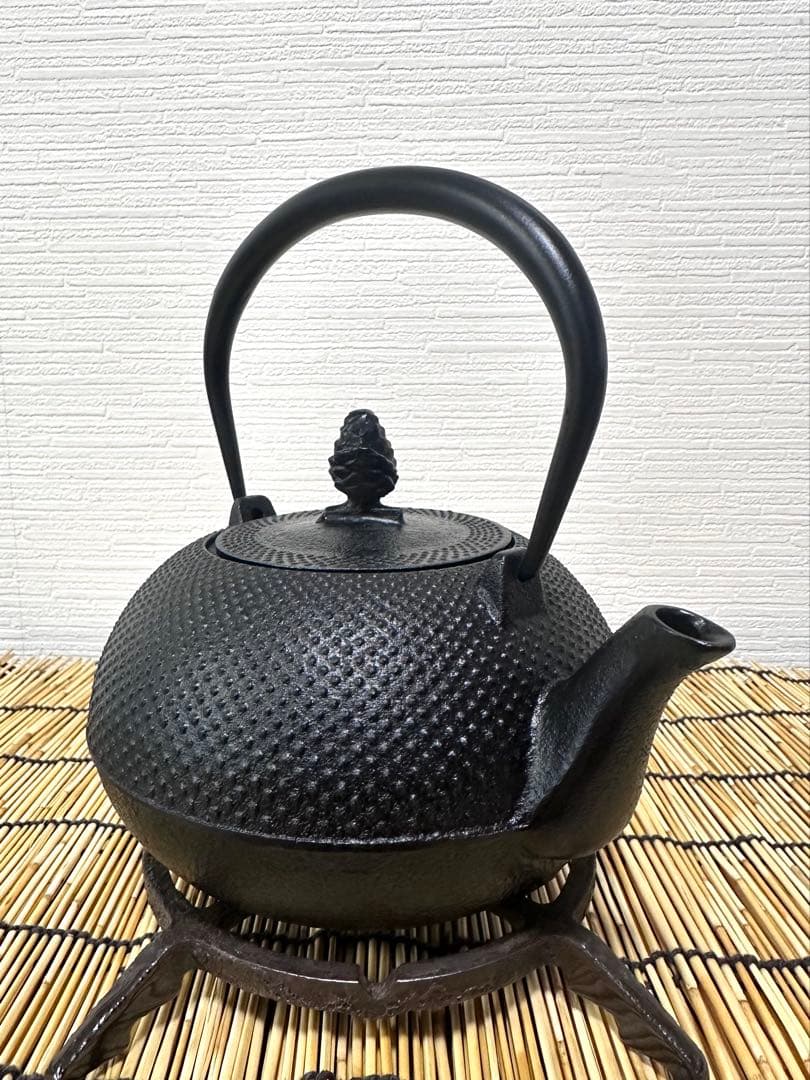 未使用品相当　南部岩鋳造　１２型アラレ　南部鉄瓶　南部鉄器　鉄瓶