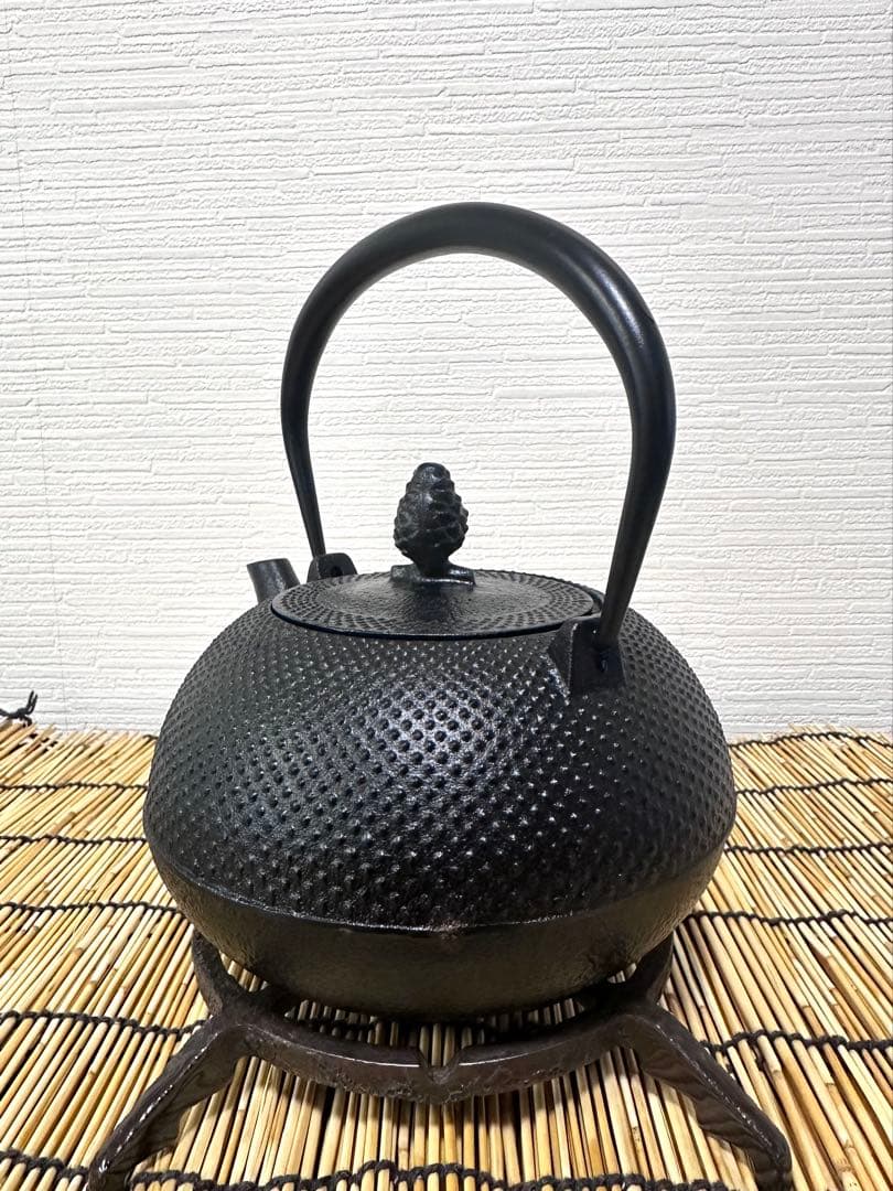 未使用品相当　南部岩鋳造　１２型アラレ　南部鉄瓶　南部鉄器　鉄瓶