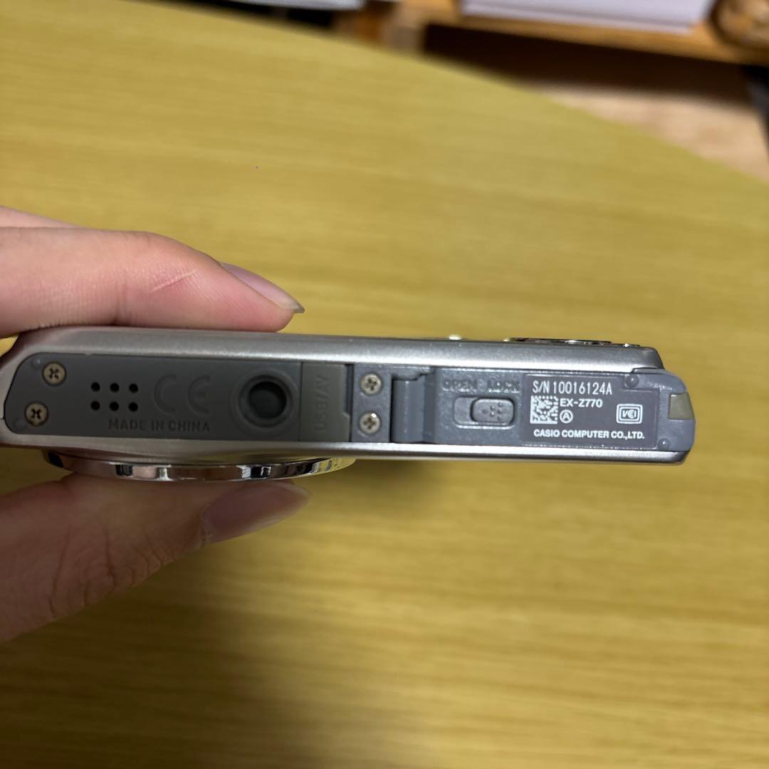 美品‼️ CASIO EXILIM 16.1メガピクセル コンパクトデジタルカメラ