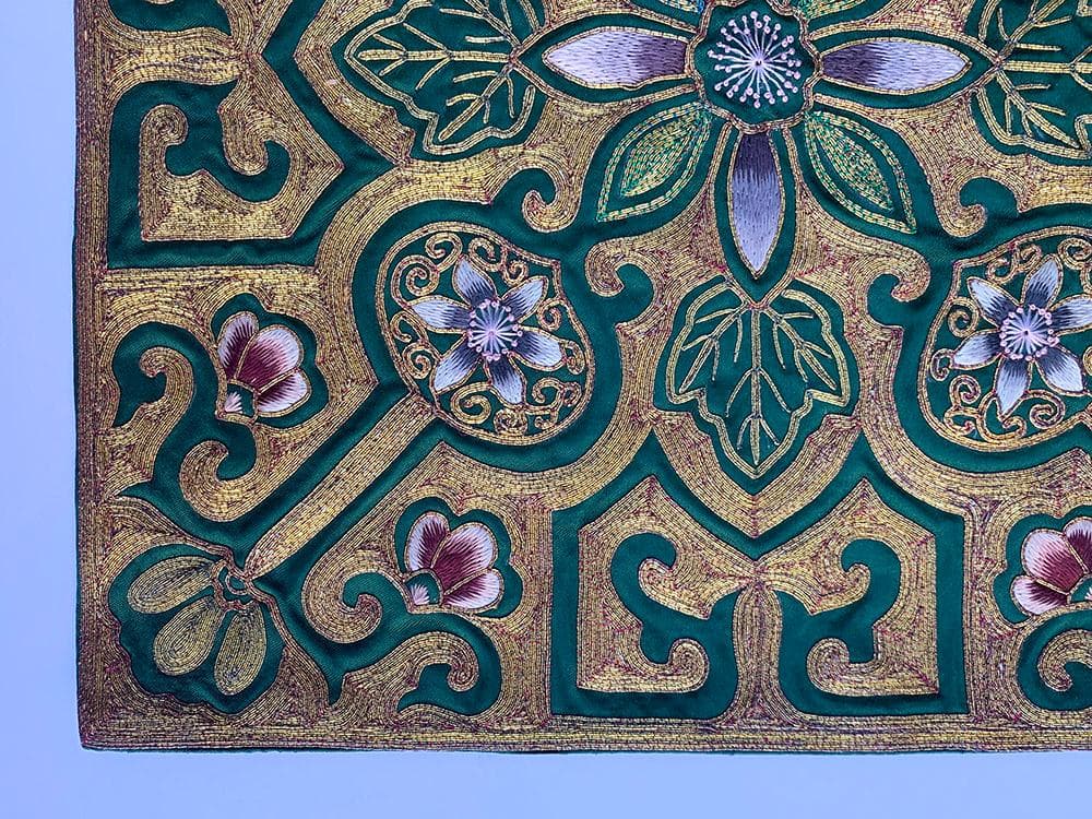 【繍】　★ 織繍 緑色綢地繍花卉紋敷片 ★　民国期　梅花梅葉 刺繍文様　明清繍品