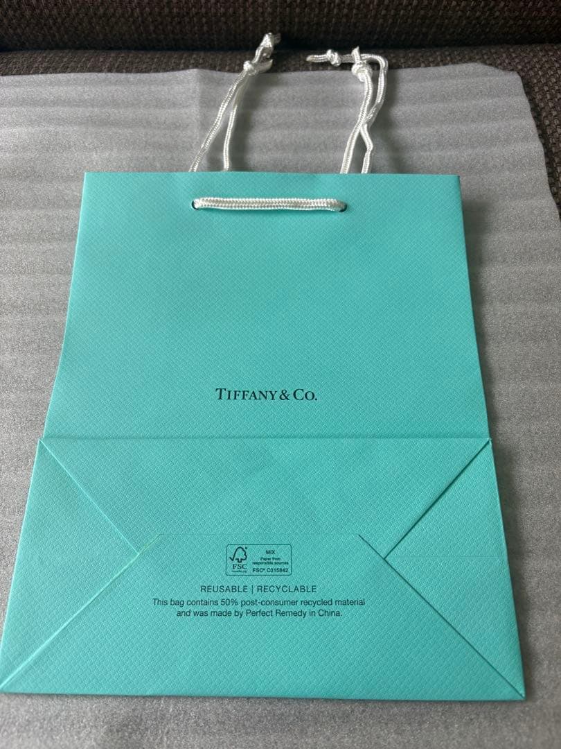 現行品　新品ティファニーショッパー紙袋 （20x 25cm）100枚セット