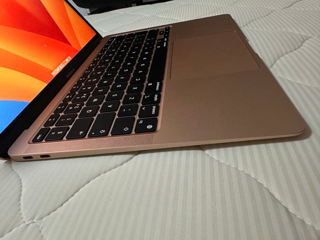 M1チップ搭載13インチMacBook Air - ゴールド