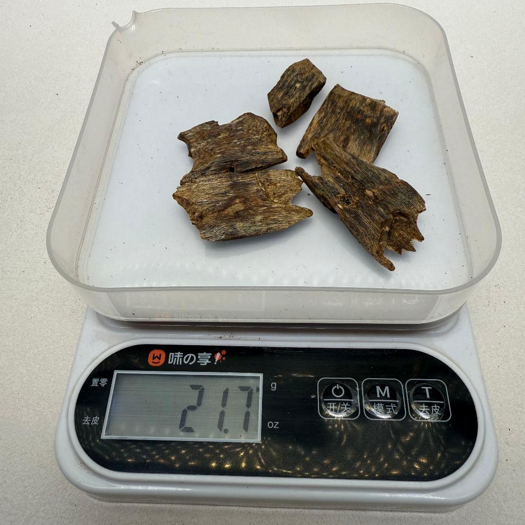 R005 天然沈水沈香木詰め合わせ　21.7g