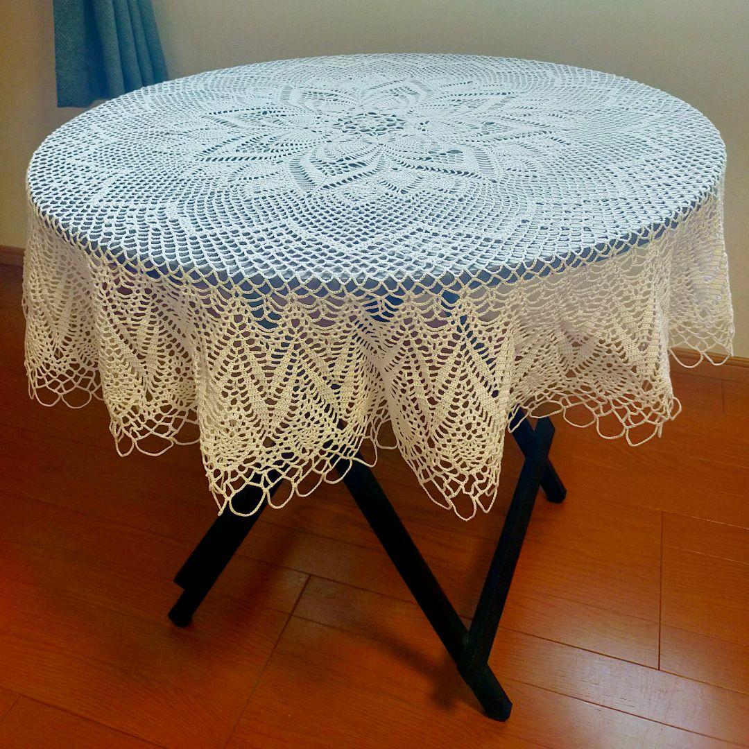 No.22『ホワイトのレース編みドイリー』（テーブルクロス）ハンドメイド