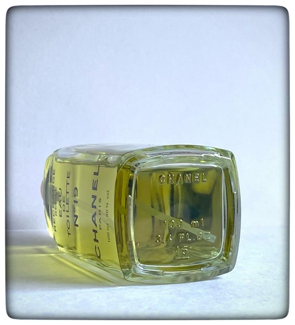 [美品]CHANEL EAU DE TOILETTE N°19 100ml