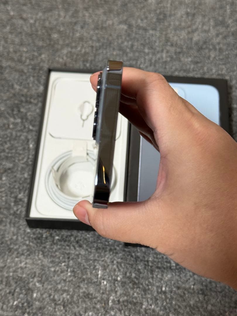 【美品】iPhone13pro 256GB SIMフリー 香港版