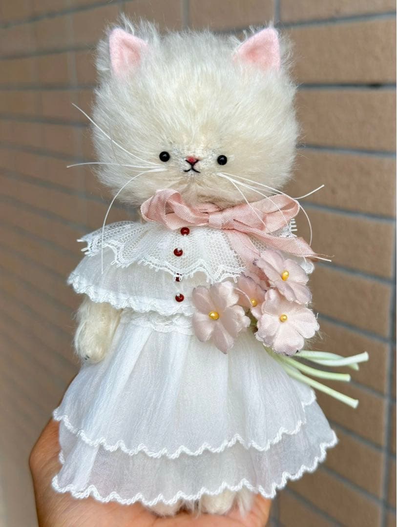 優しい白猫さん アーティストベア 海外作家様 ハンドメイド テディベア 置物