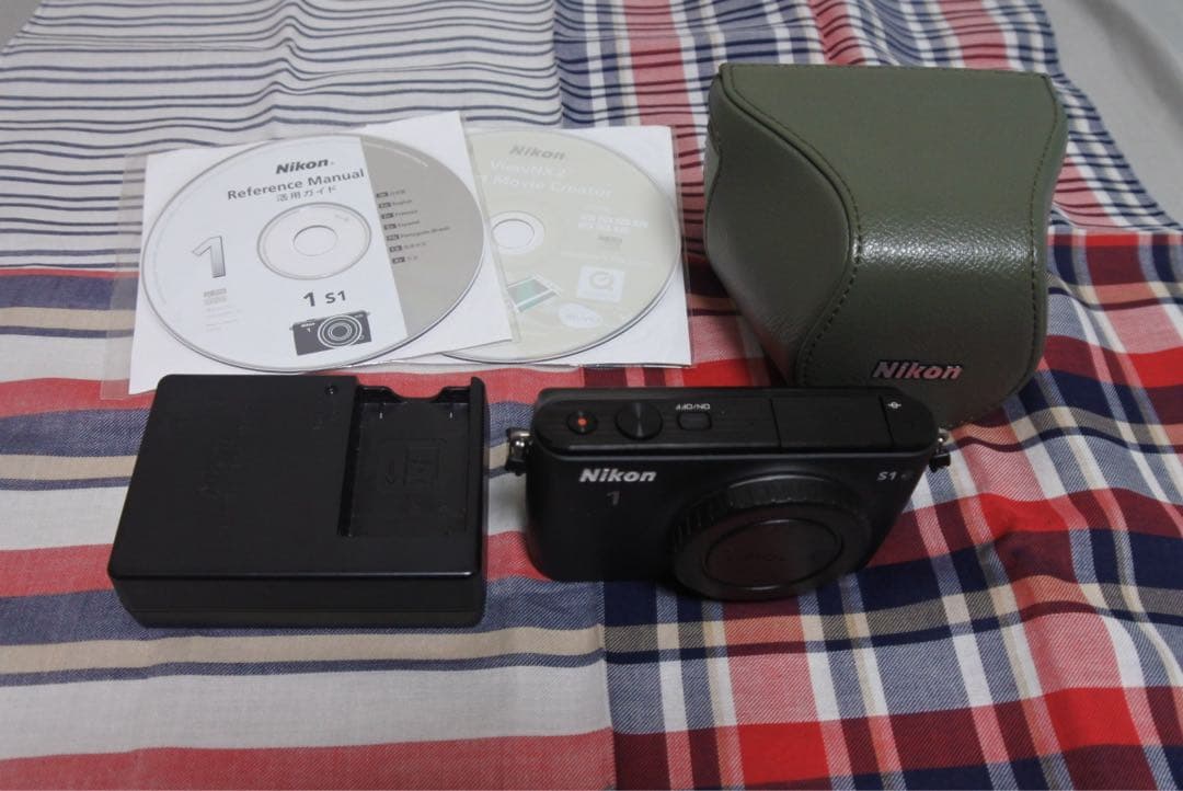 花*様 Nikon S1 ミラーレス一眼カメラ 本体と付属品