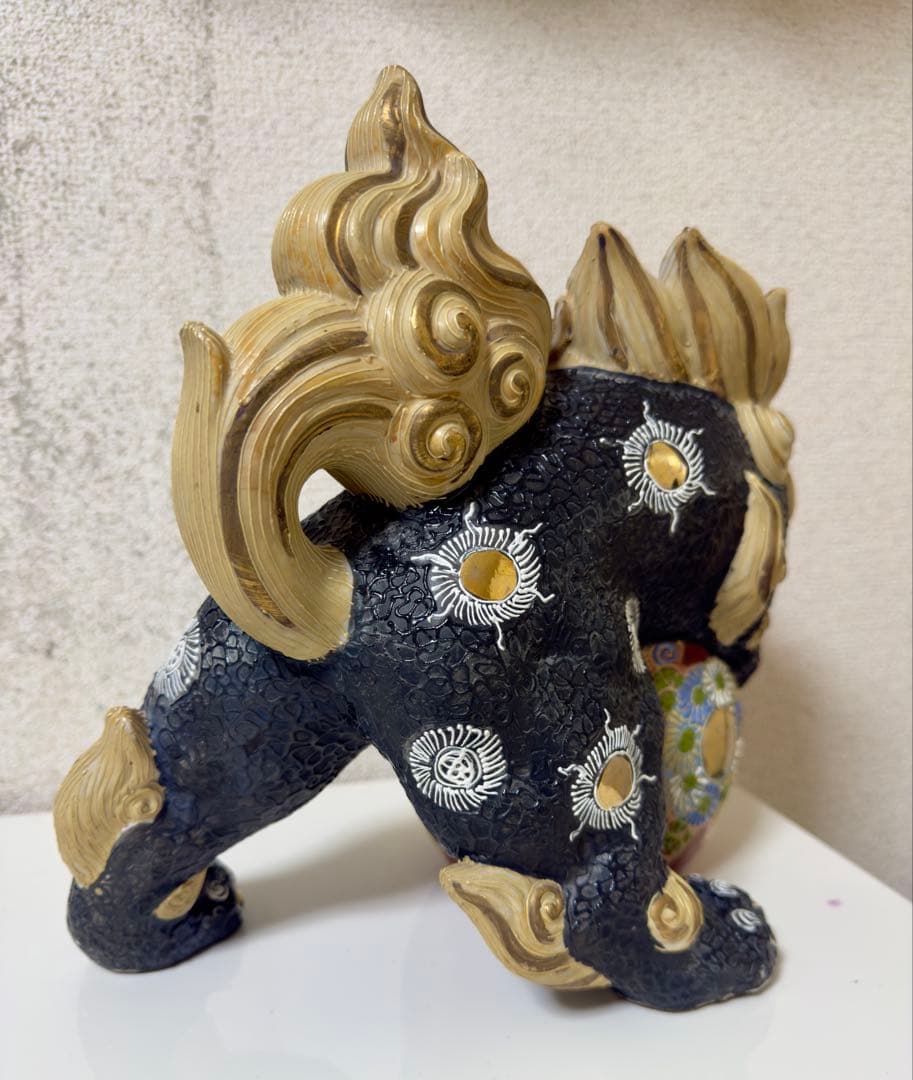 獅子の陶器置物 黒金