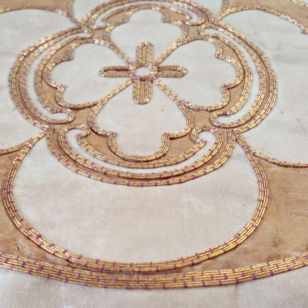 打敷　内敷　仏教美術　金駒刺繍　絹裂　家紋　古布　骨董