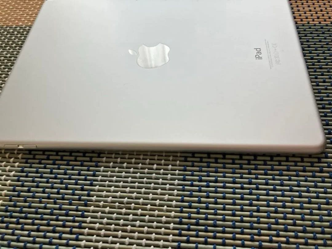 iPad Air 2 Wi-Fiモデル 128GB シルバー A1566