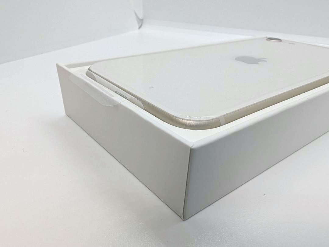 【未使用】Apple iPhone SE (第3世代) スターライト 64GB