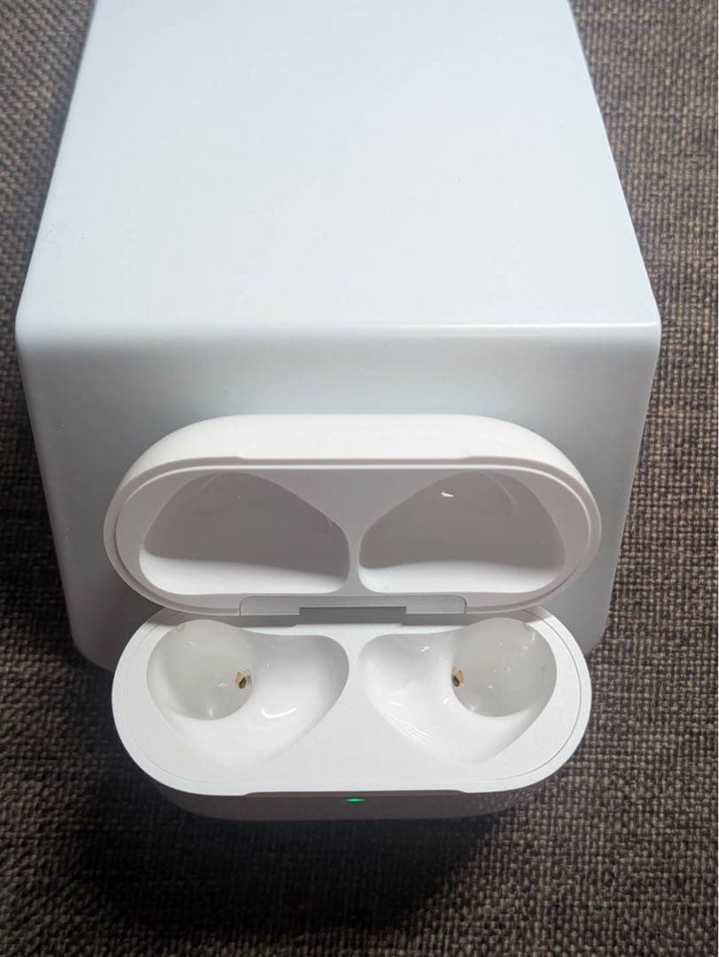 Apple AirPods 第4世代 充電ケースのみ 1157