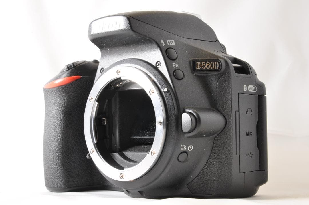 ■ 美品 ■ ニコン　Nikon D5600 ボディ ≪S数8233回≫