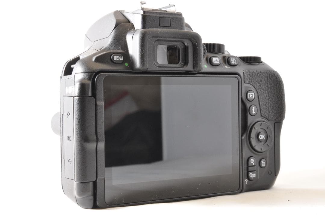 ■ 美品 ■ ニコン　Nikon D5600 ボディ ≪S数8233回≫