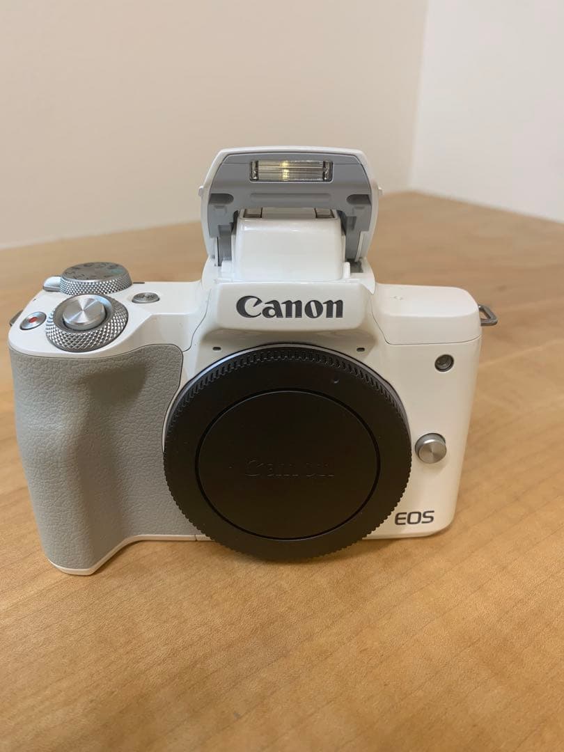 Canon EOS Kiss M ダブルズームキットホワイト充電器付き​