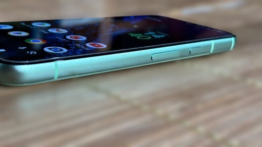 Google pixel8a 数日使用のみ アロエ