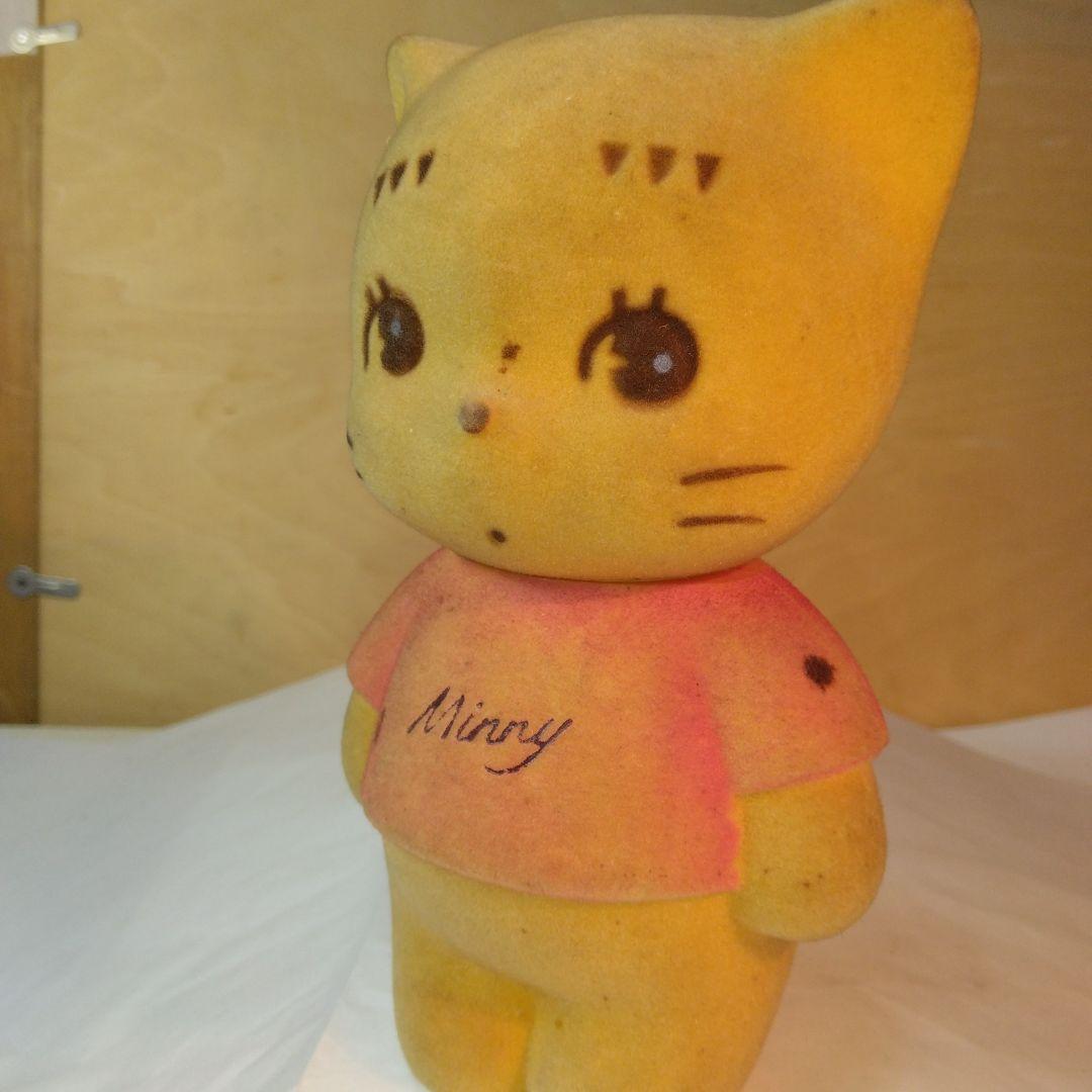 Minny 猫型フィギュア　貯金箱