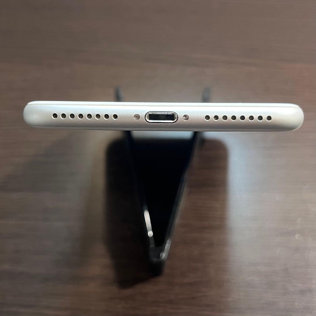 iPhone 8 Plus 64GBシルバー本体　SIMロック解除済み