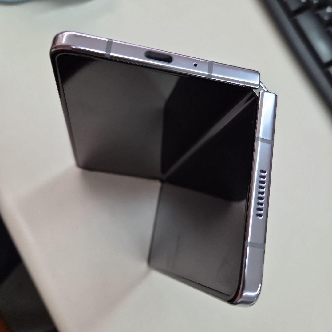 au版　Galaxy Z Fold 5 アイシーブルー