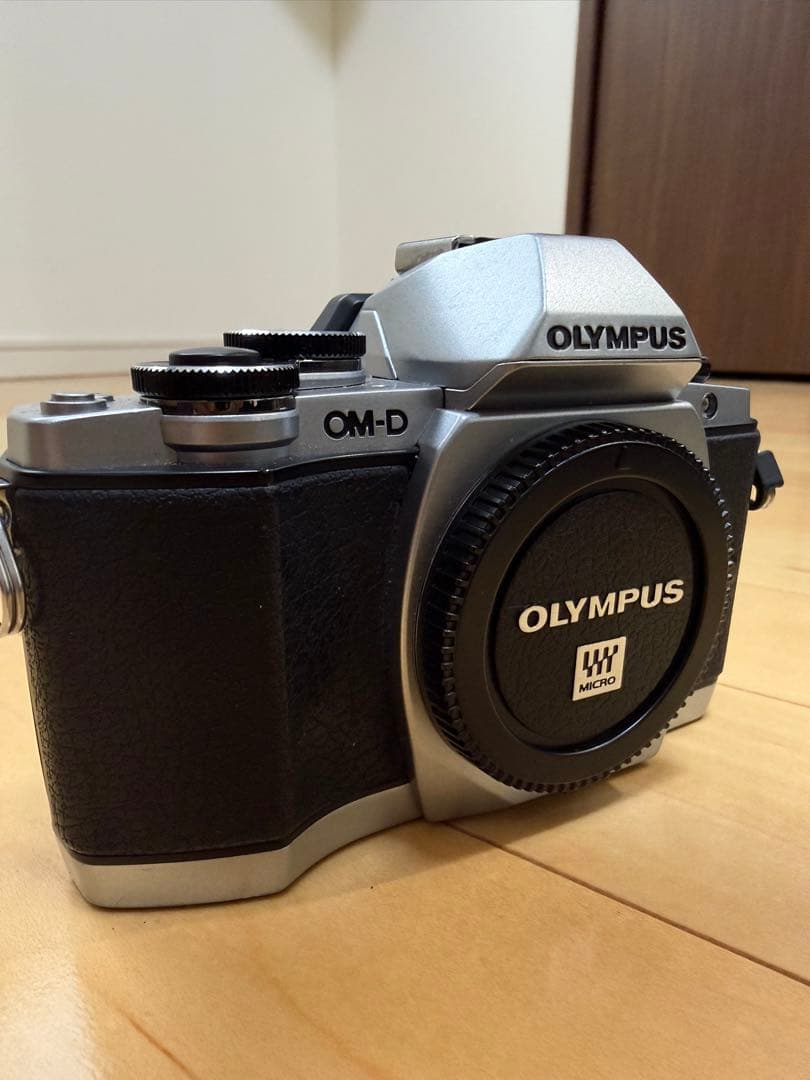 OLYMPUS OM-D 一眼カメラ　E-M10