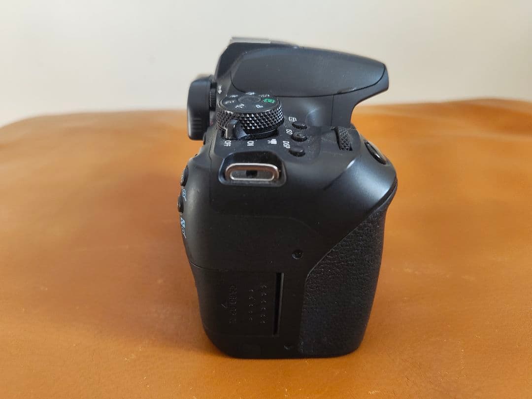 【ジャンク品】Canon EOS Kiss X10i デジタル一眼レフカメラ②
