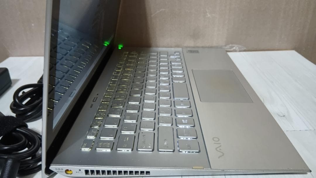 シルバーなVaio SVP112 4世代i5　①