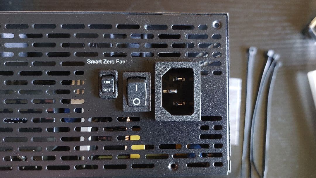 Thermaltake TOUGHPOWER PF3 1200W 電源