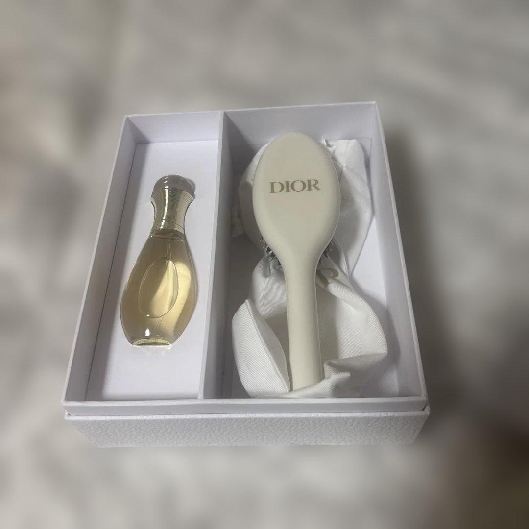 Dior 香水ボトルとブラシ セット
