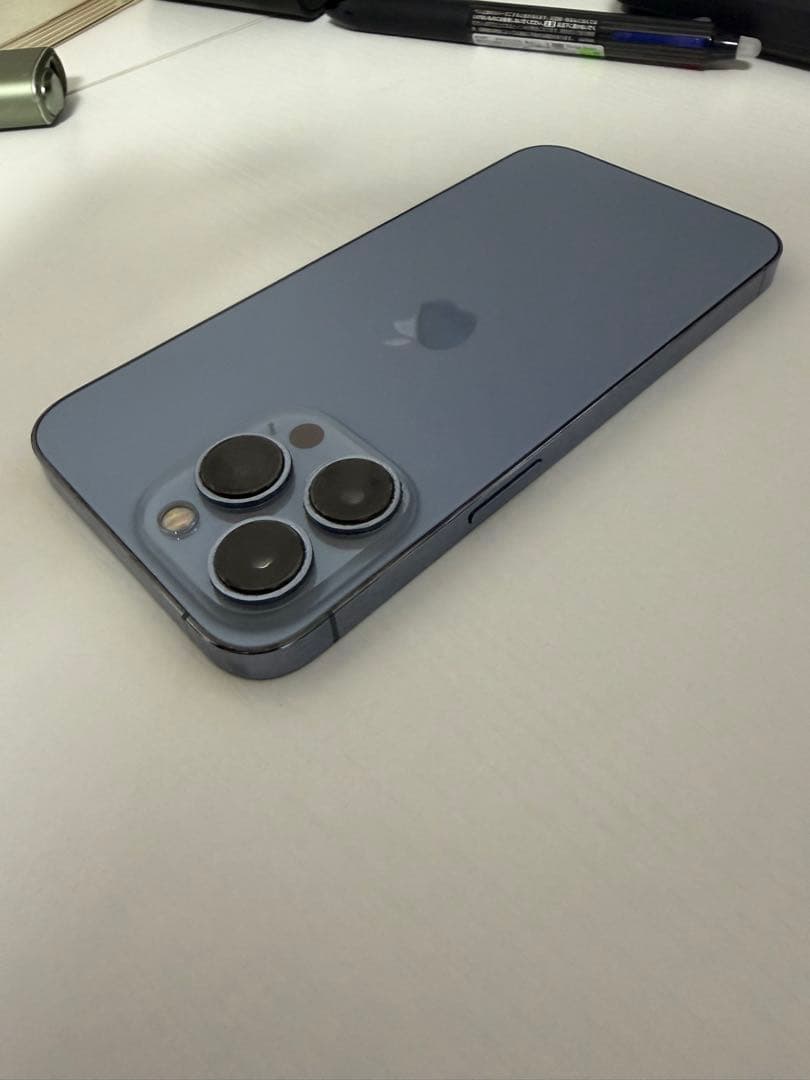 Apple iPhone 13 青 本体