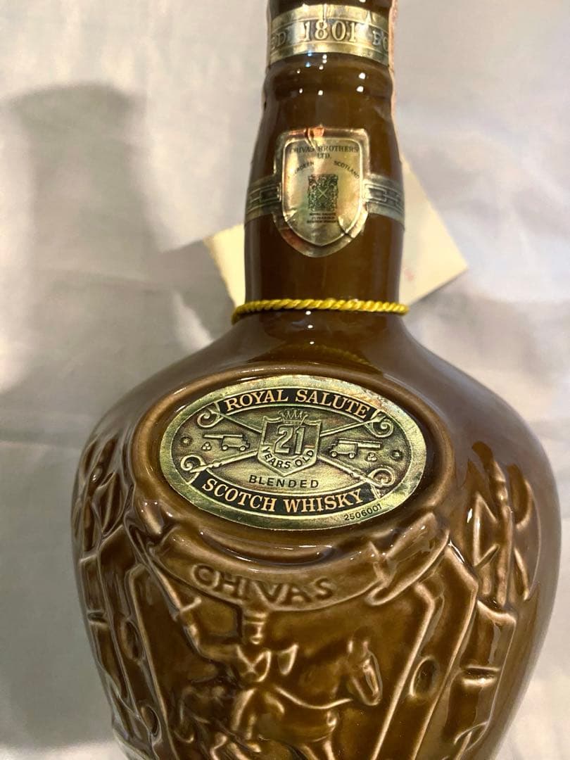 【未開栓】 SALUTE ロイヤルサルート 陶器ボトル 茶色 箱なし