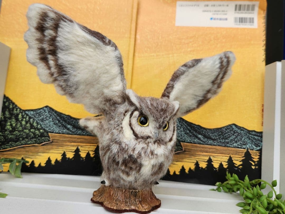 フクロウの置物羊毛フェルト製　ホワイトアメリカワシミミズク