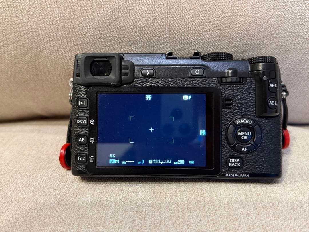 Fujifilm X-E2 純正箱、ストラップ、バッテリー充電器セット