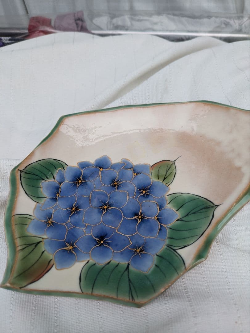 手描きデザインの陶器皿（青い花・ひまわり）