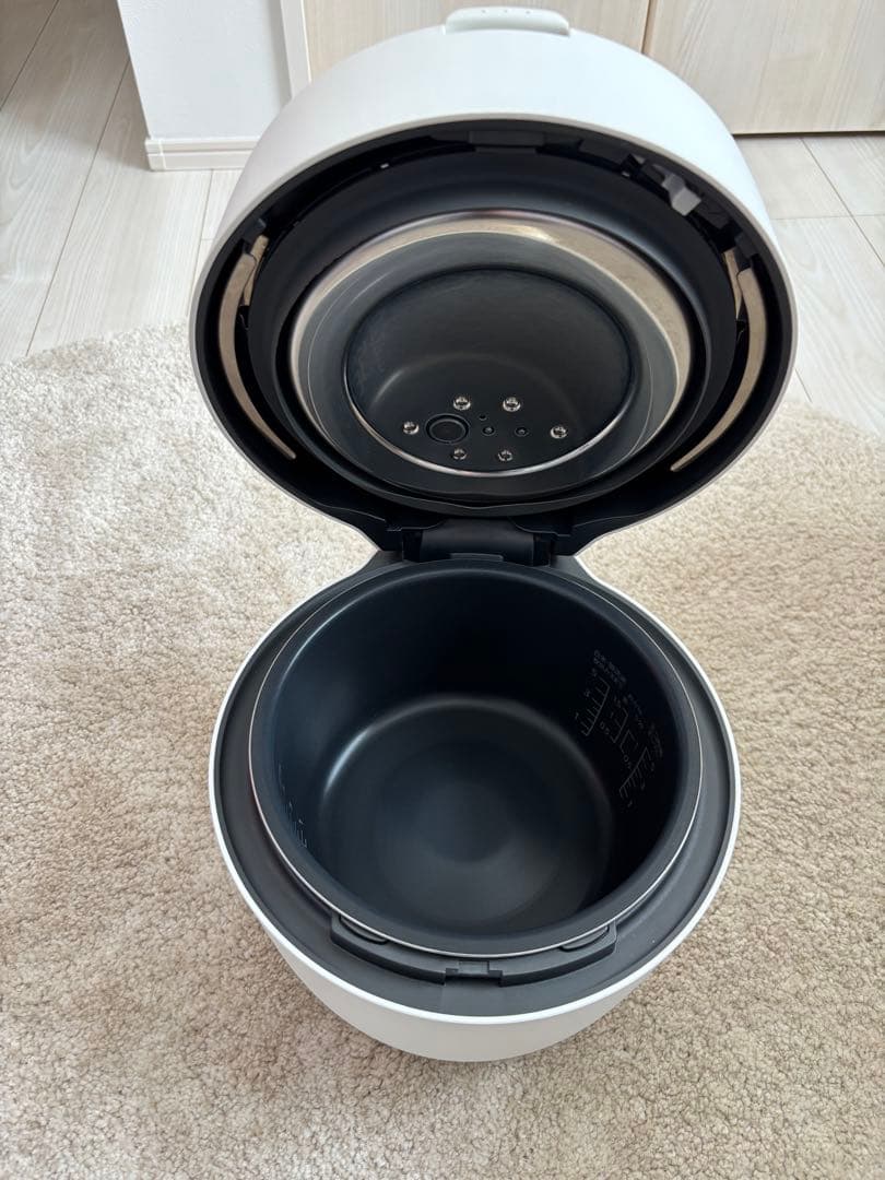 Panasonic製炊飯器SR-R10A ホワイト