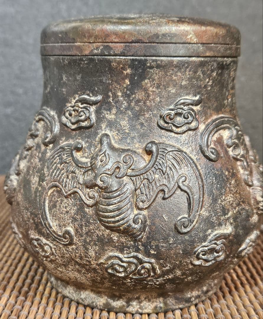 中国古美術　中国古銅　宣徳年製銘　銅製　古銅唐金　陽刻浮彫　蝙蝠に雲錦図　香炉