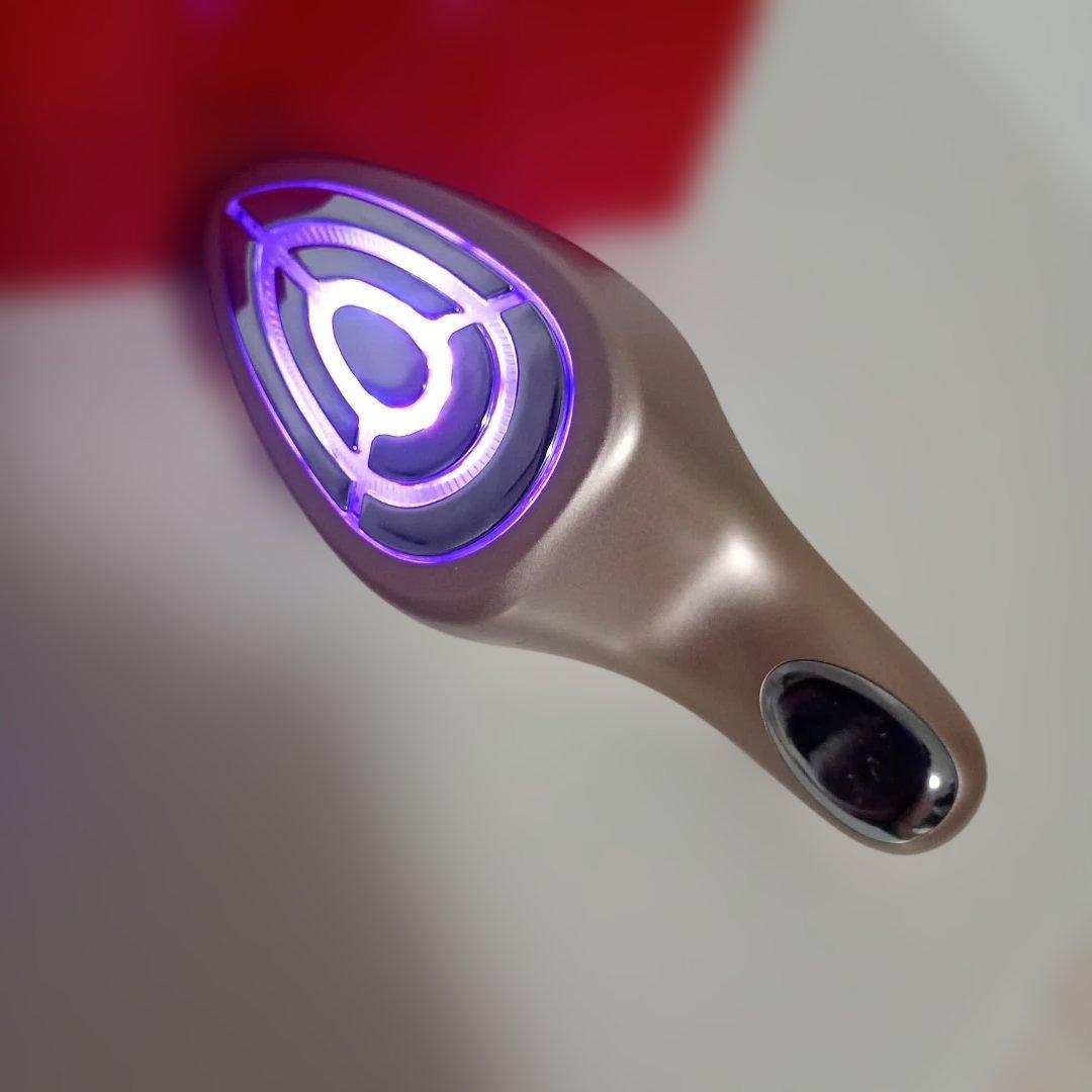 MEラボンエクラ美顔器　IKKOさんプロデュース