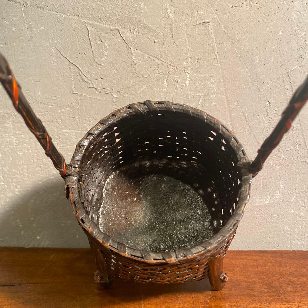 竹製花籠 骨董品 時代物 竹細工 漆 持ち手付き 手編み 古道具 花器