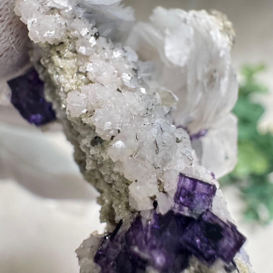 【D123】ローズカルサイト フローライト 共生鉱物 ヤオガンシャン 原石 標本