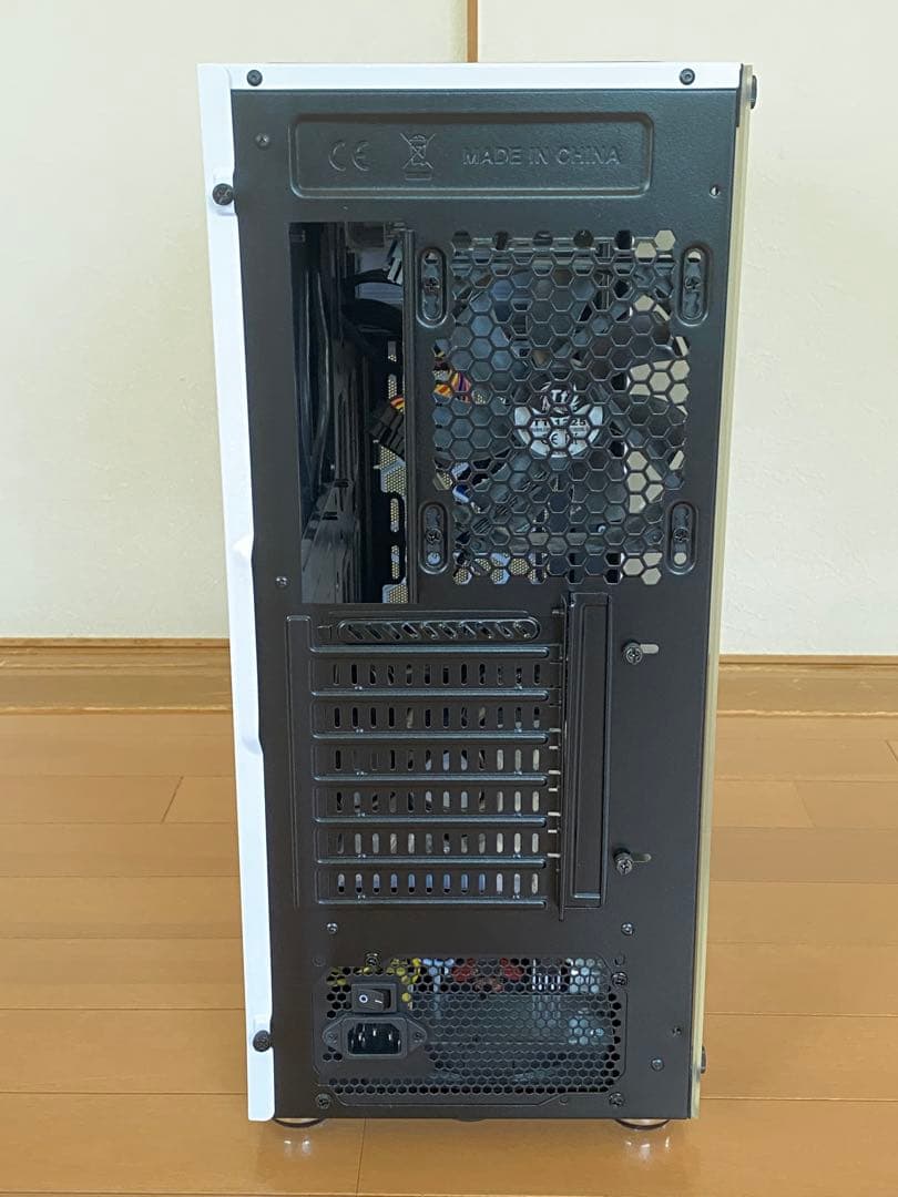 ミドルタワー型PCケースVersa H26 500W電源、他