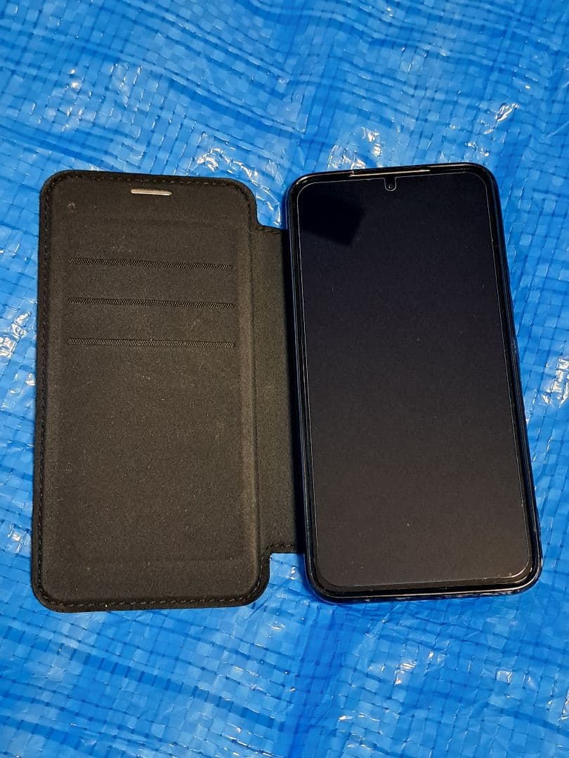 Galaxy S22 simフリー　手帳型ケースとフィルムつけます