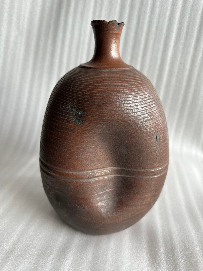 布袋様古い壺　壺 一輪挿し 徳利 酒器　花瓶　高さ約25cm 直径約15cm