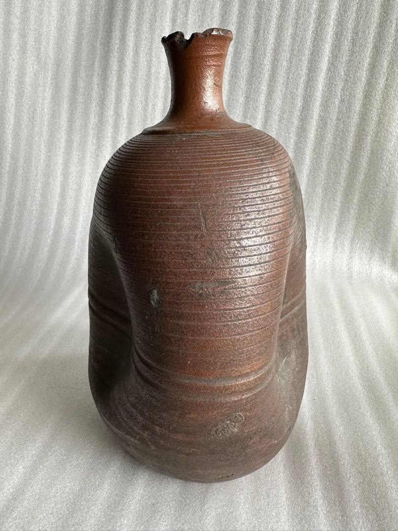 布袋様古い壺　壺 一輪挿し 徳利 酒器　花瓶　高さ約25cm 直径約15cm