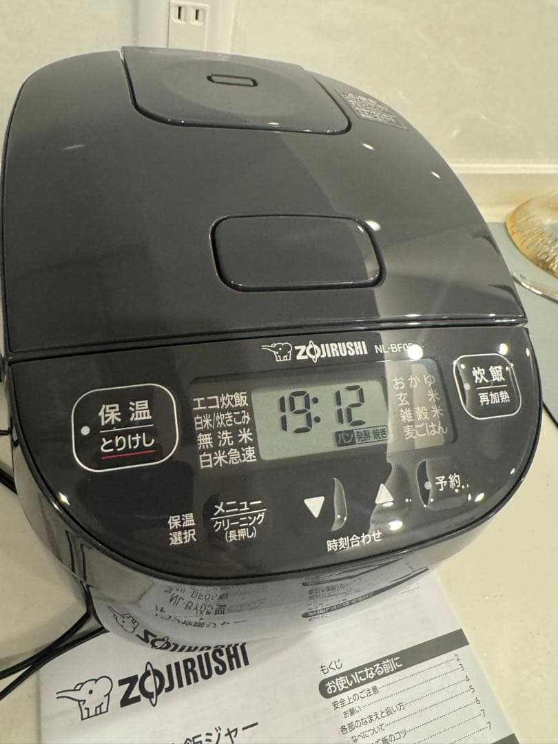 K*送様 (2025年製) ほぼ未使用 象印 NL-BF05 炊飯器 0.54L