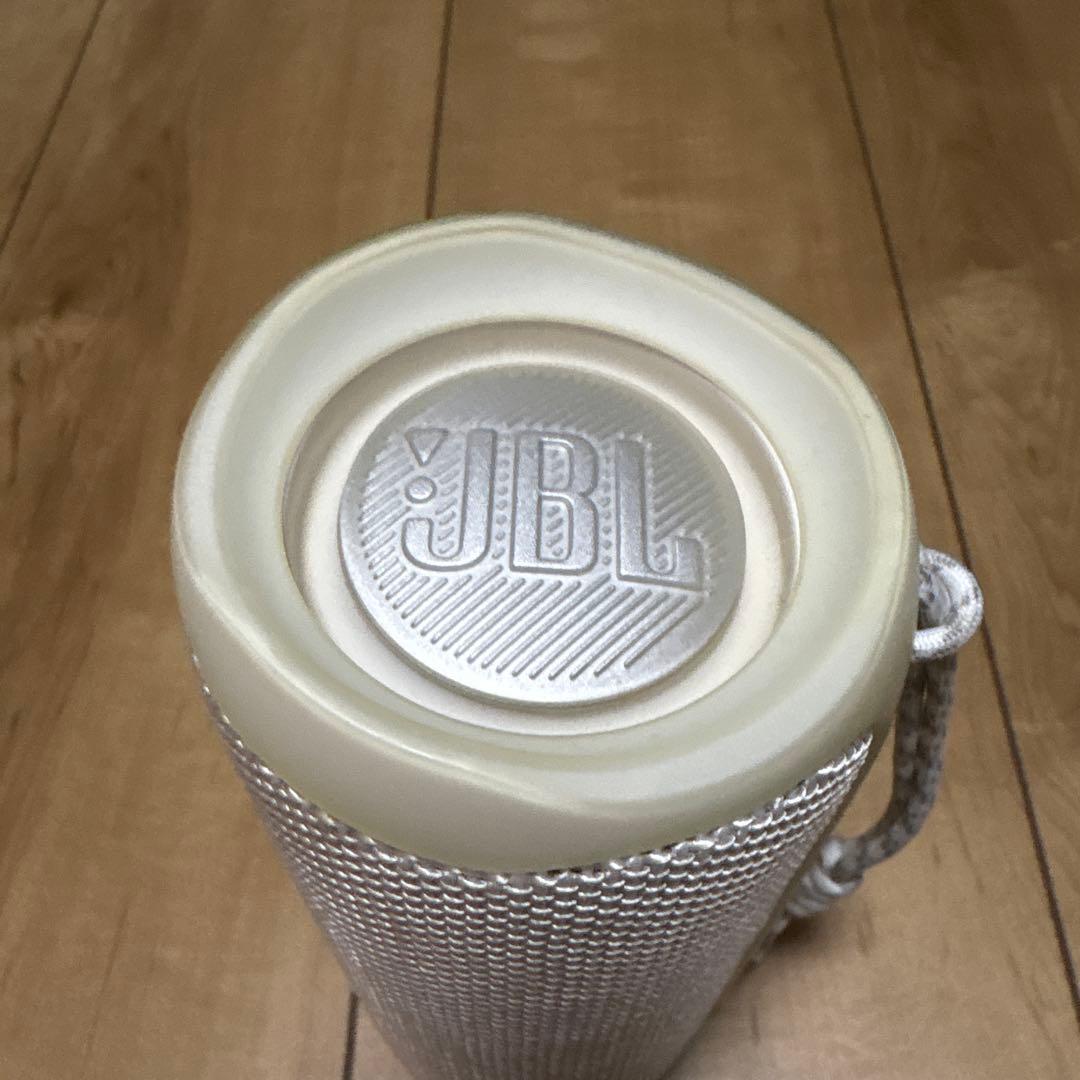 JBL ワイヤレススピーカー ホワイト　FLIP5