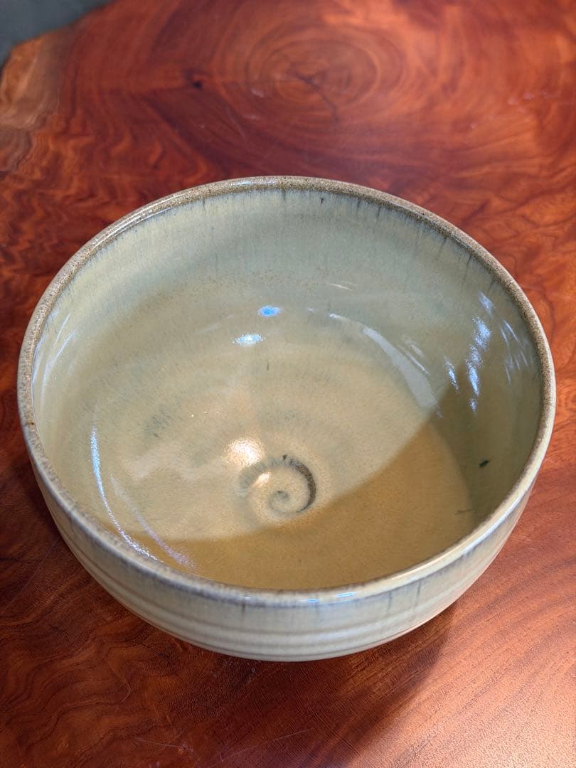 肥後　小代焼き　淡い緑色の陶器製茶碗　茶道