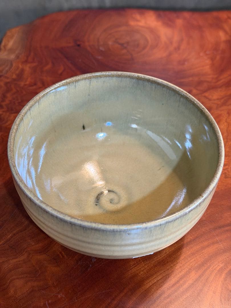 肥後　小代焼き　淡い緑色の陶器製茶碗　茶道