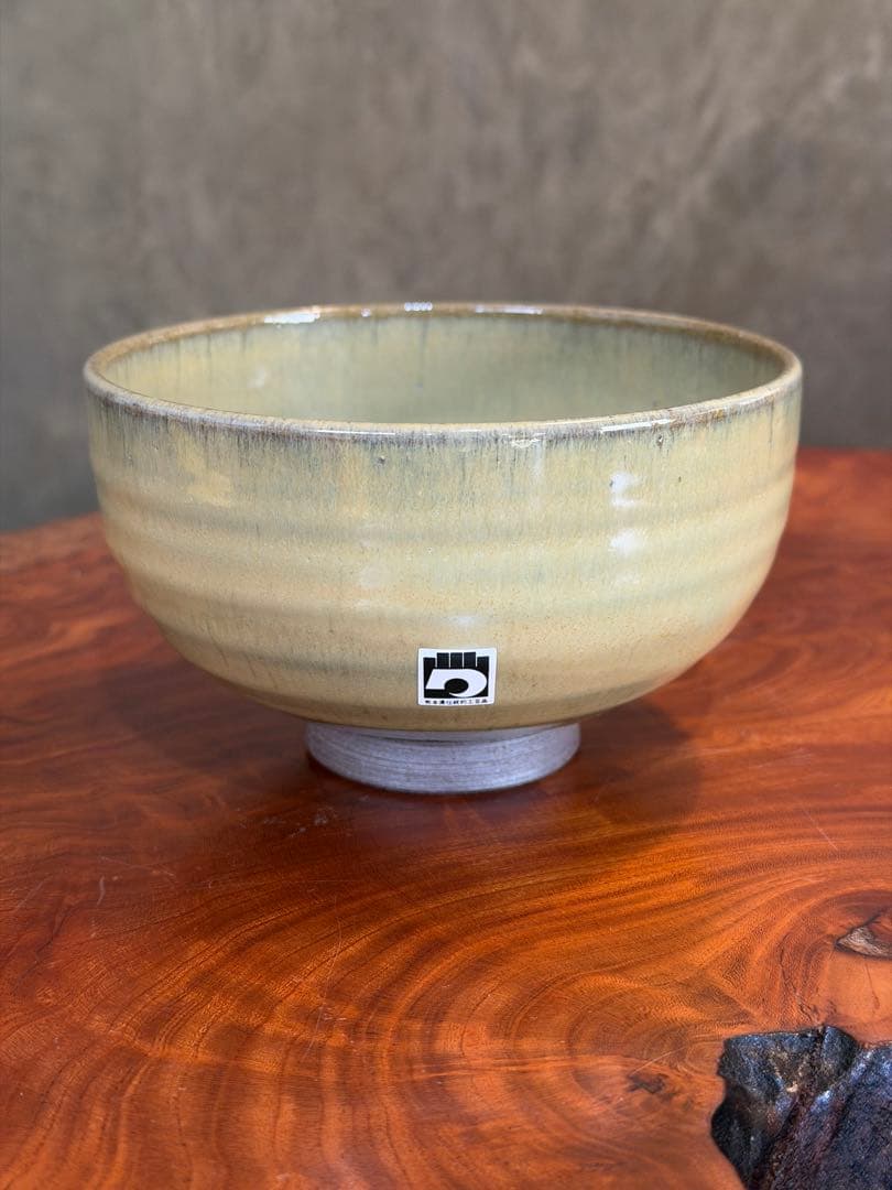 肥後　小代焼き　淡い緑色の陶器製茶碗　茶道